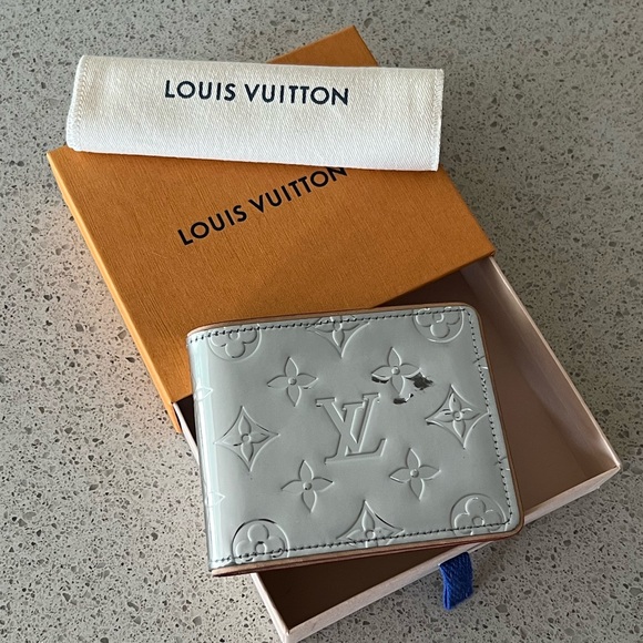 LOUIS VUITTON Slender Wallet in Silver Mirror Monogram - 💯 AUTHENTIC - Picture 1 of 10